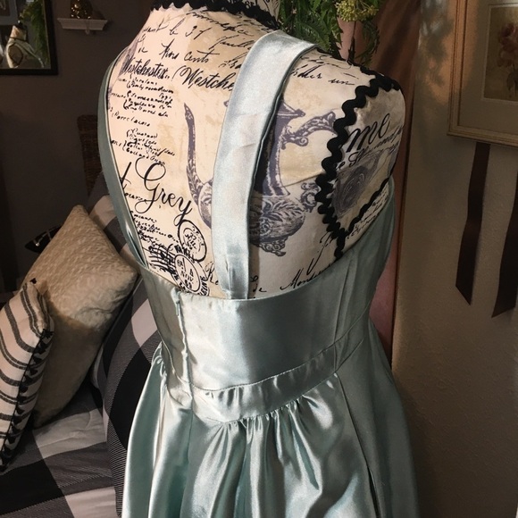 Jessica McClintock - Beautiful mint green jeweled breast formal mini dress - Picture 9 of 13